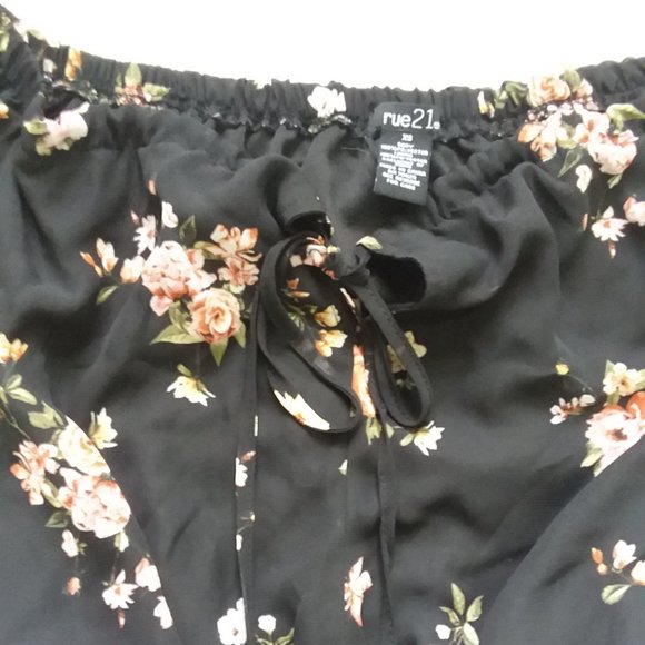 *2/$30* Rue 21 Black Floral Romper - Picture 3 of 6